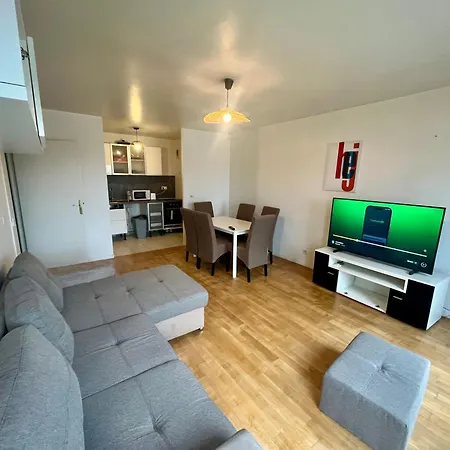 Vue Tour Eiffel - Metro - Wifi - Parking - Terrasse - Dream Host Apartamento Saint-Denis (Seine-Saint-Denis)